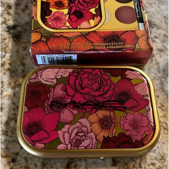 MAC EYESHADOW PALETTE - Brand New in original packaging - What’s The Pointilism. - Picture 2 of 5